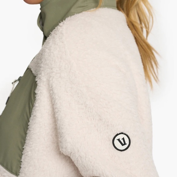 Vuori Cozy Sherpa Popover $148 in Dune Medium - Picture 3 of 11